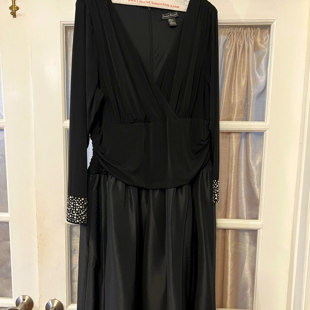 Floor length, Black formal Jessica Howard dress, 16W